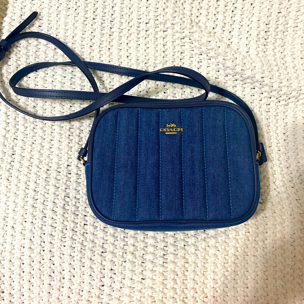 •Cute blue coach bag•